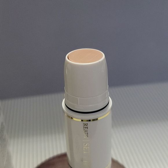 Ready Set Jet Beauty Baton Hydrate and Glow - Picture 7 of 10